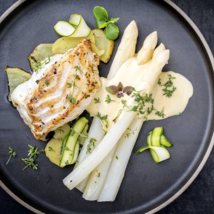 Asperges blanches  et dos de cabillaud